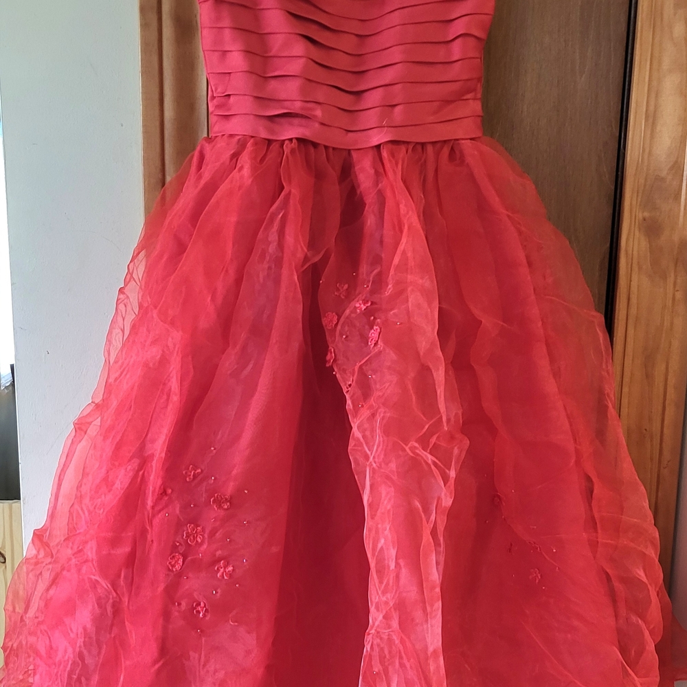 Girls Size 6, Red Strapless Pleated Fit and Flare Dress